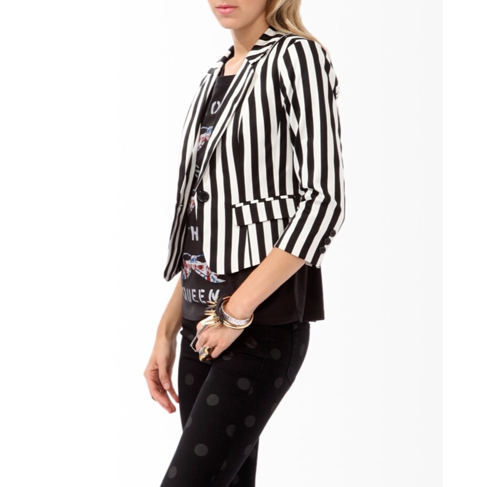 🍁 5/$25 NWT Forever 21 Black/White Striped Blazer